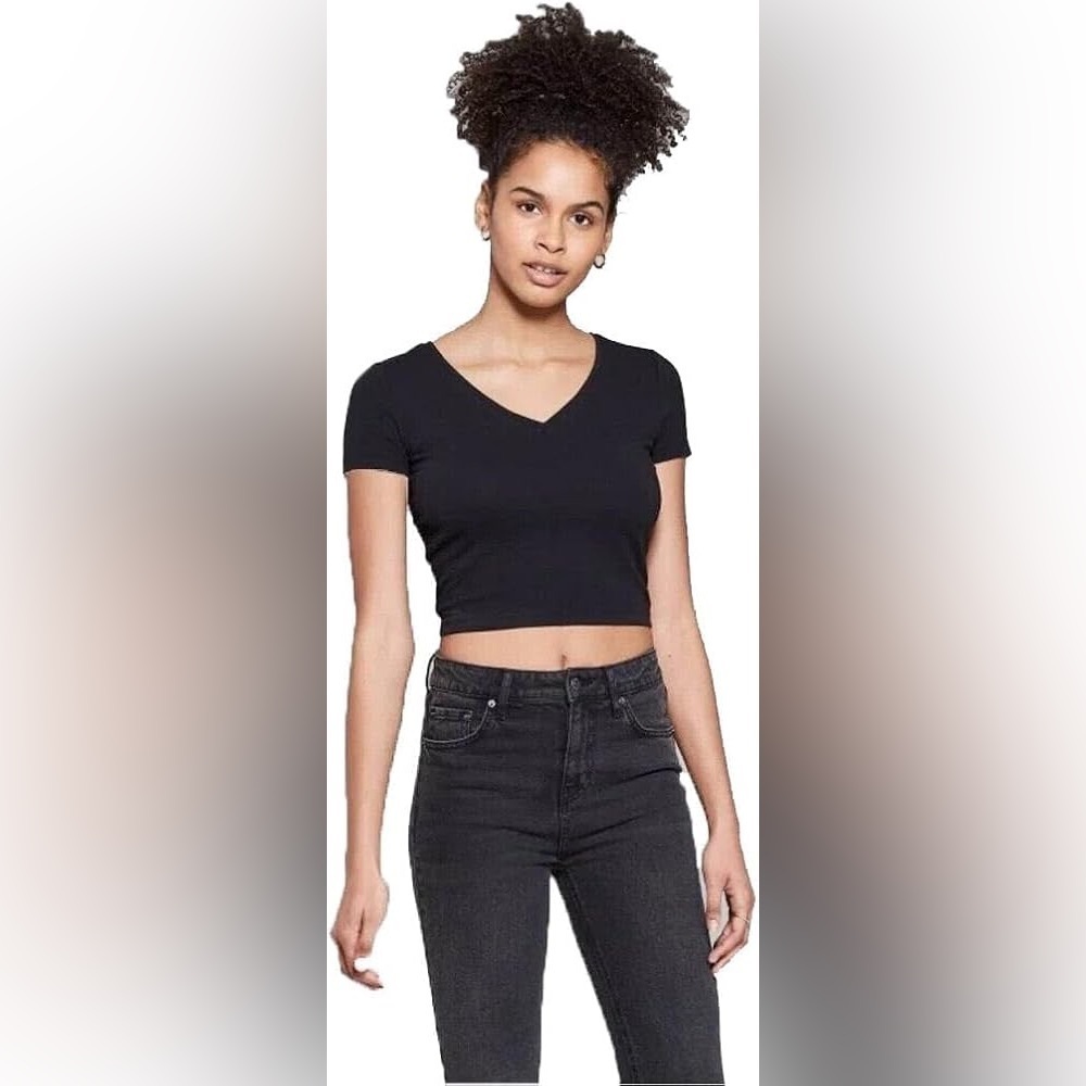 Cropped V neck top women’s xs black euc sexy flattering juniors comfortable​​​
